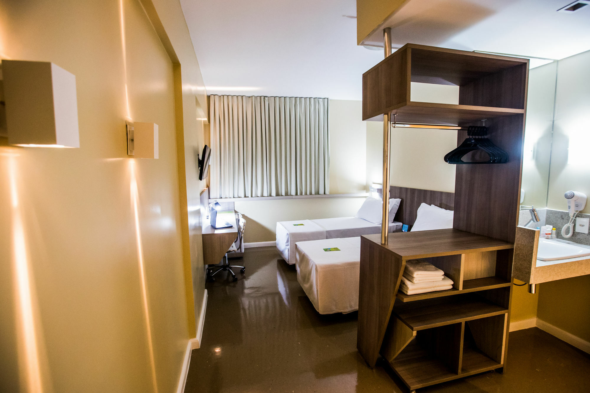 Slim Cuiaba Aeroporto Hotel Bagian luar foto